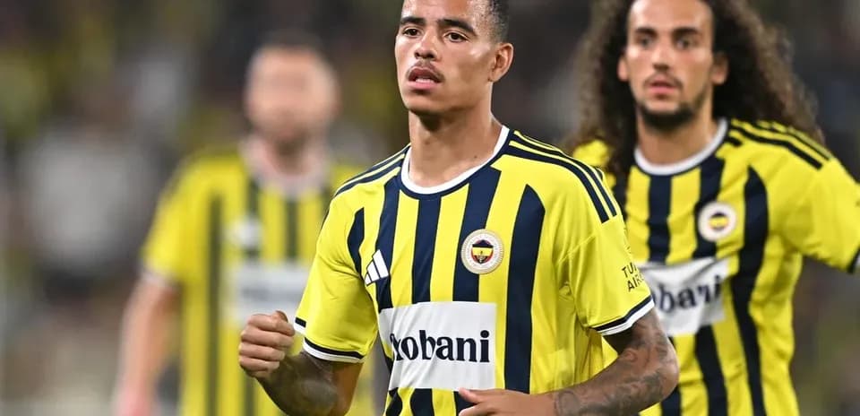 Jugadores de Fenerbahçe en partido de Champions