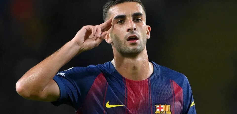 Jugador del Barcelona saludando tras marcar gol