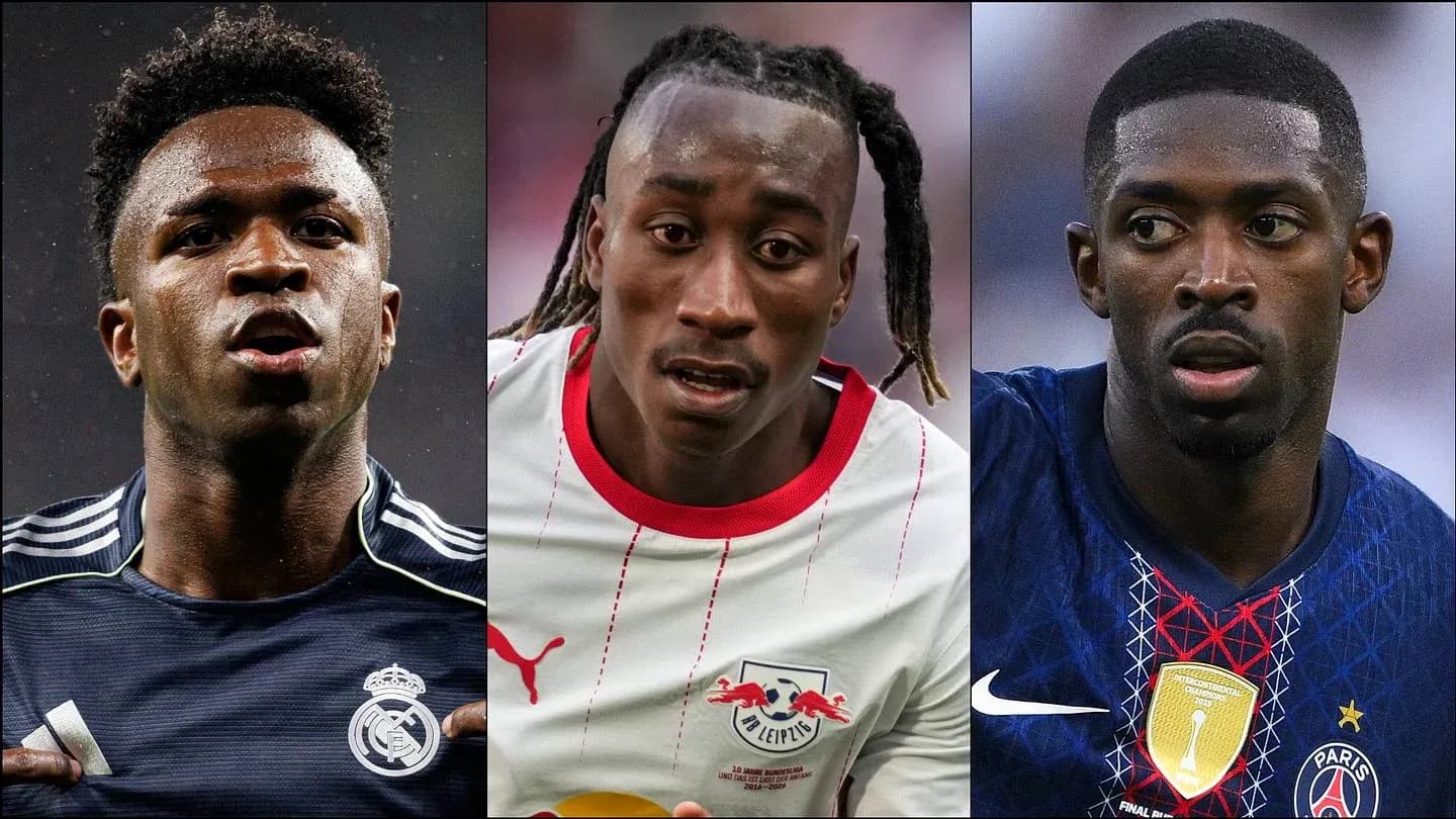 Tres jugadores de fútbol en sus camisetas de equipo