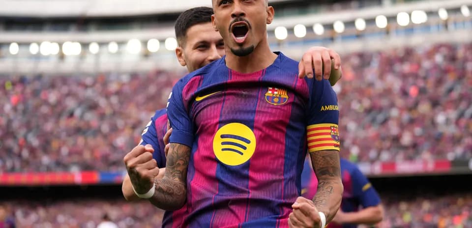 Jugador del Barcelona celebra un gol
