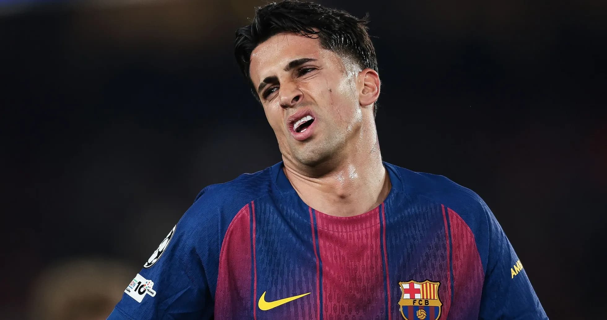 Jugador de Barcelona mostrando frustración en el campo