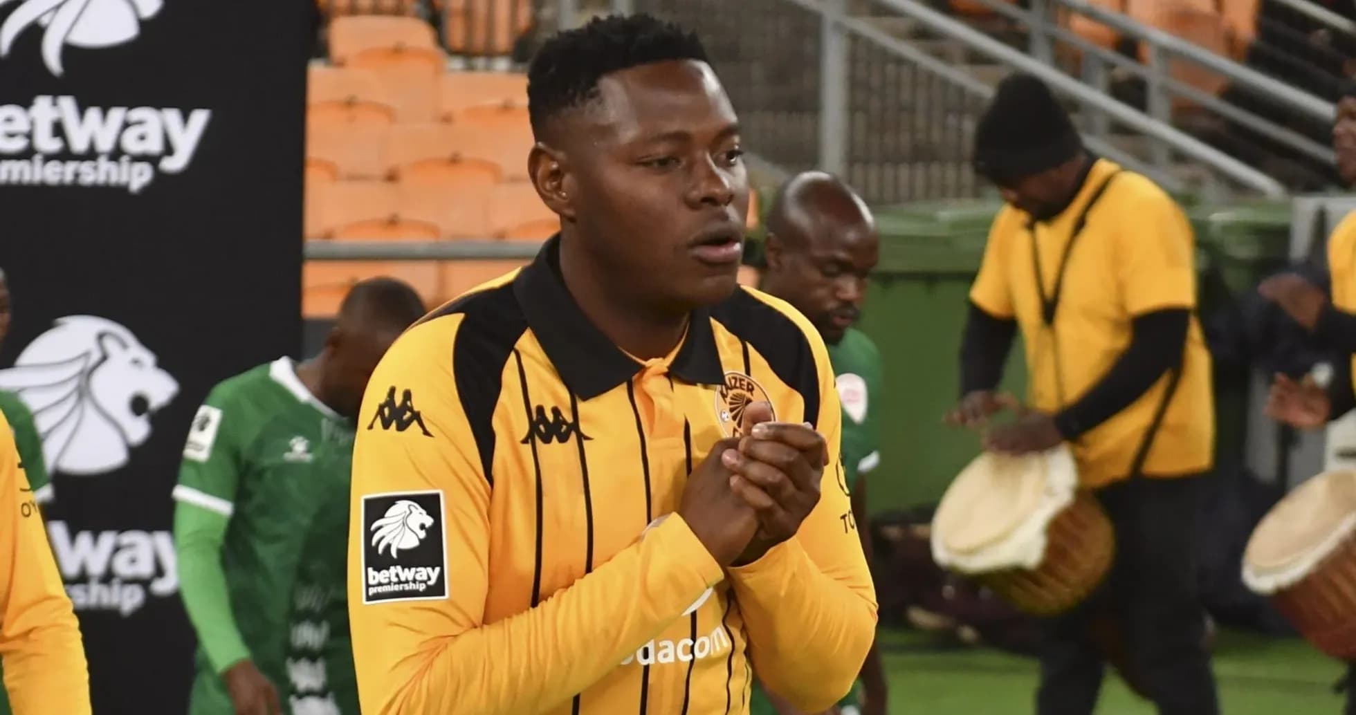 Jugador de Kaizer Chiefs en el túnel antes del partido