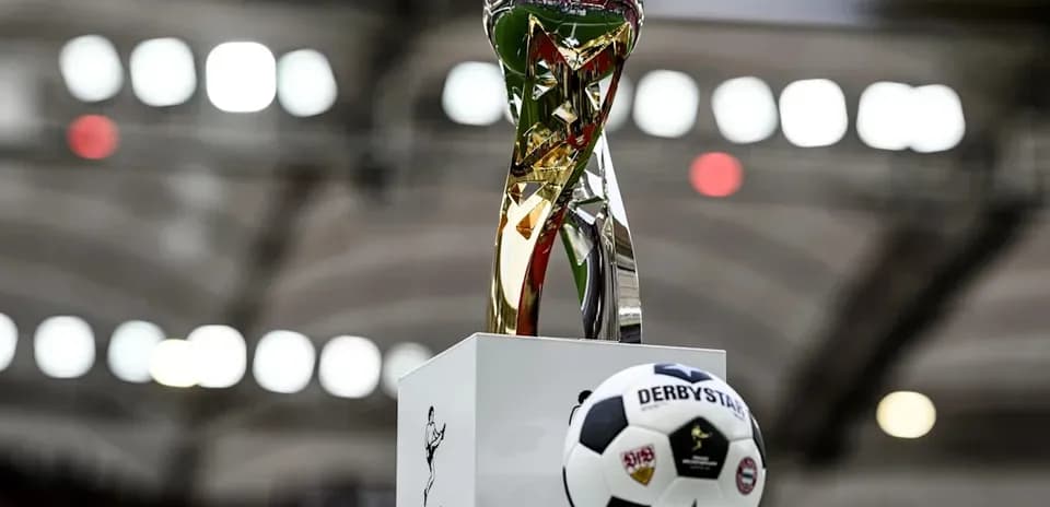 Trofeo del Franz Beckenbauer Supercup con balón