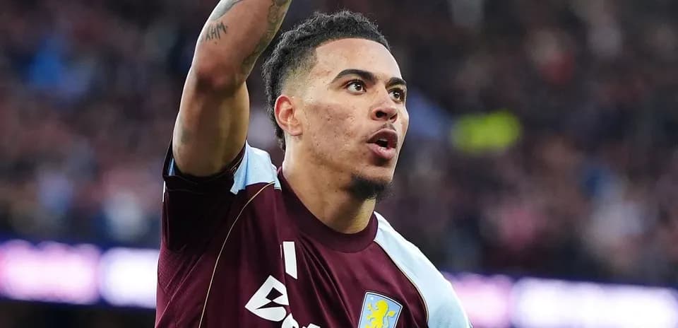 Jugador de Aston Villa celebrando una jugada