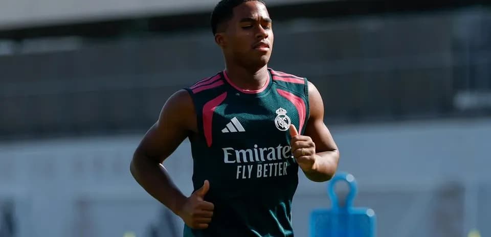 Jugador del Real Madrid corriendo durante entrenamiento