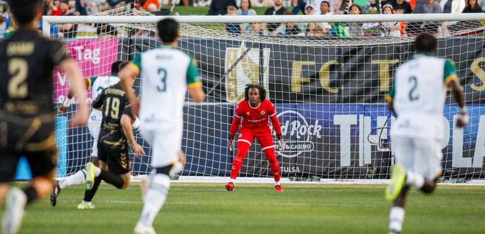 Portero preparado para el penalti durante el partido