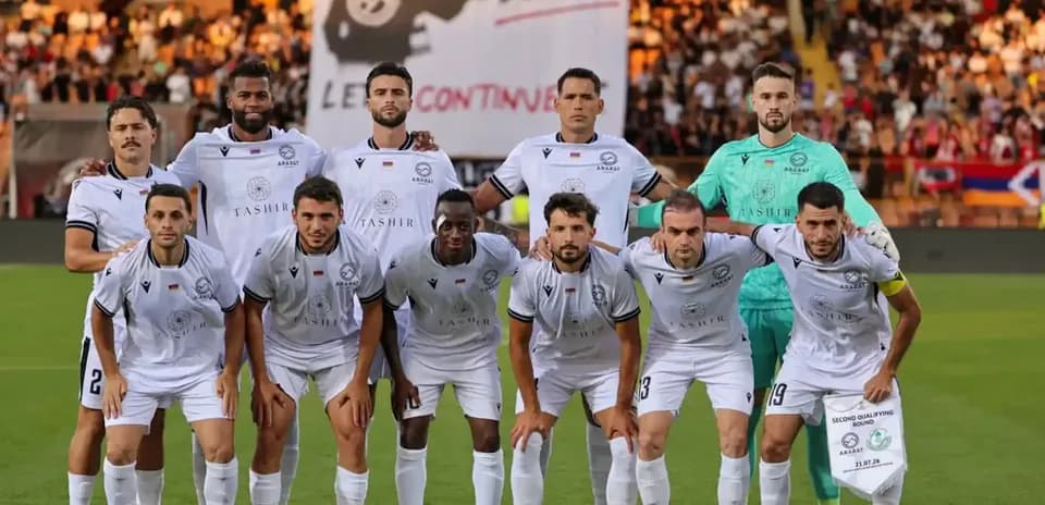 Equipo de Ararat-Armenia antes del partido