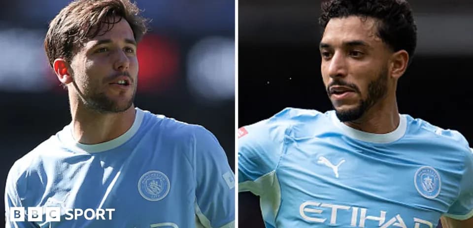 Dos jugadores de Manchester City en acción