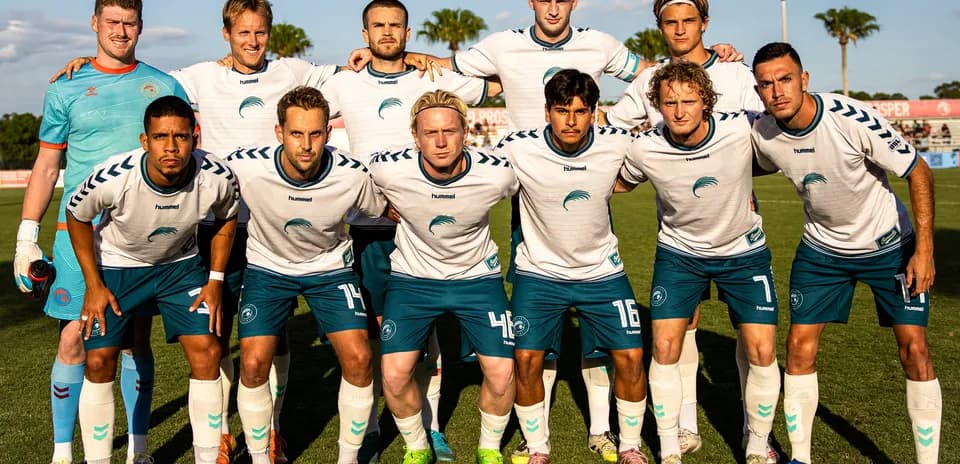 Equipo de Naples antes del partido contra Sarasota Paradise