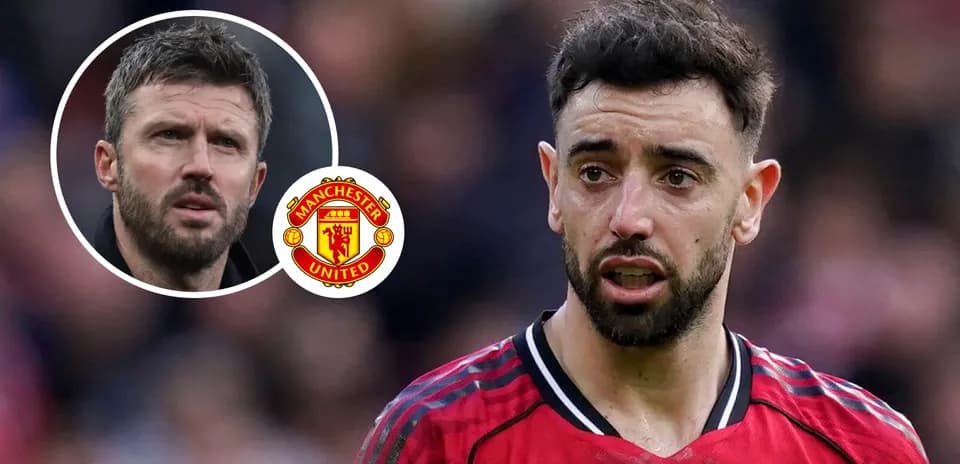 Bruno Fernandes hablando durante un partido de Manchester United