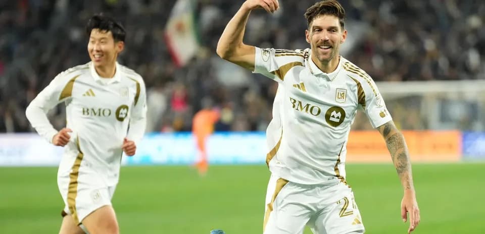 Jugadores de Los Angeles FC celebrando un gol