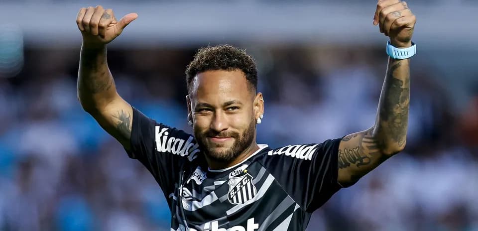 Jugador celebrando en uniforme del Santos FC