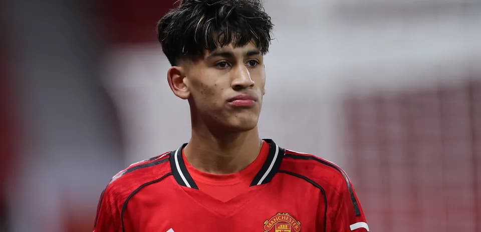 Jugador de Manchester United en uniforme rojo