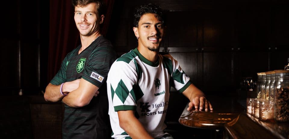 Jugadores de Lexington en sus camisetas