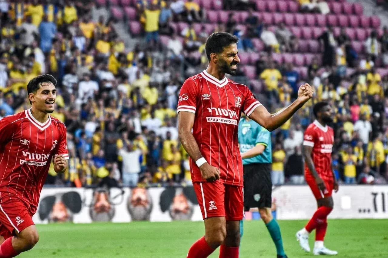 Jugadores de Hapoel Beer Sheva celebrando un gol