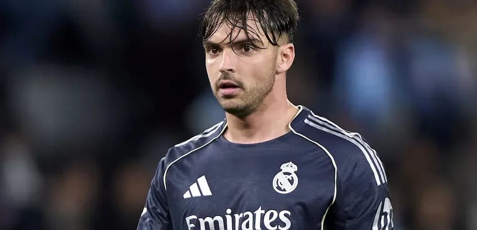 Portero de Real Madrid en acción durante partido