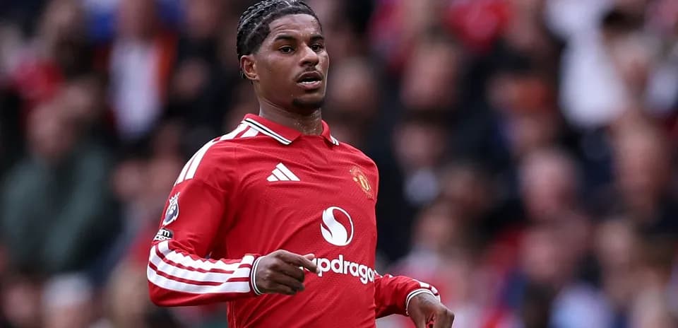 Jugador de Manchester United en acción durante un partido