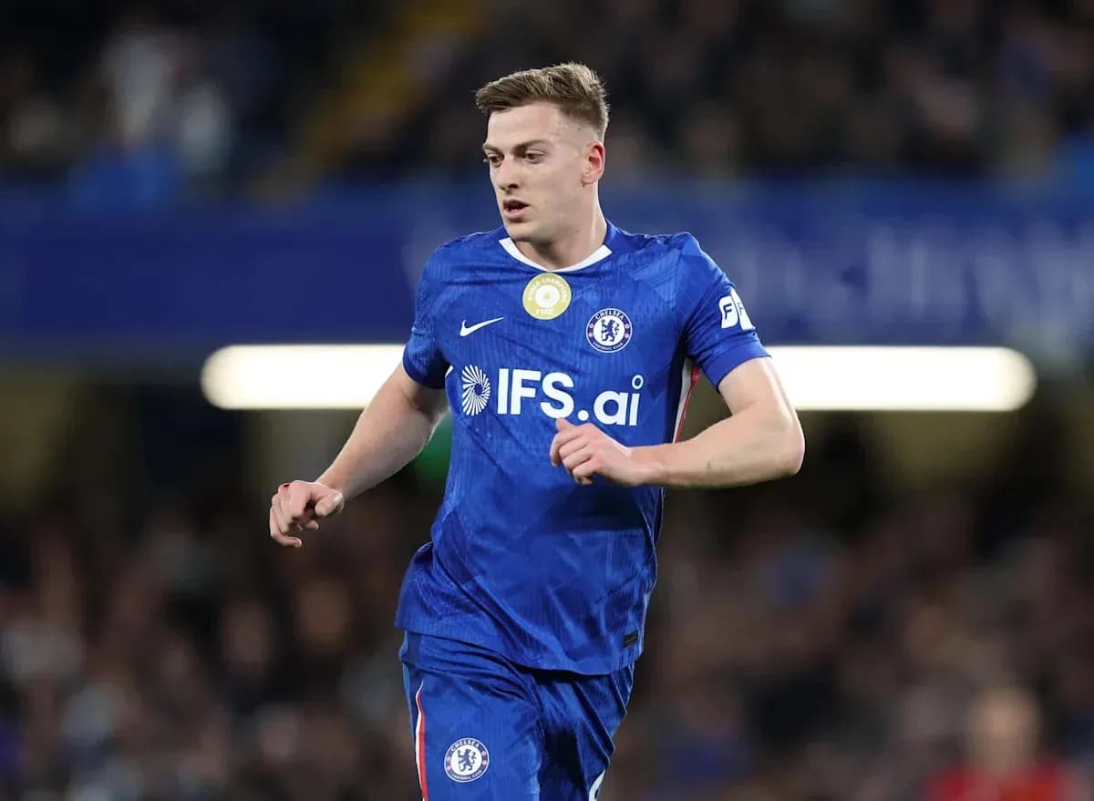 Jugador de Chelsea corriendo durante el partido