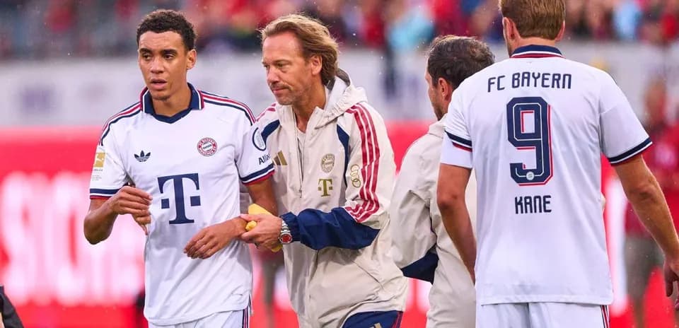 Jugadores de Bayern Múnich en la zona de cambio