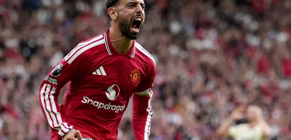 Bruno Fernandes celebrando un gol en el estadio