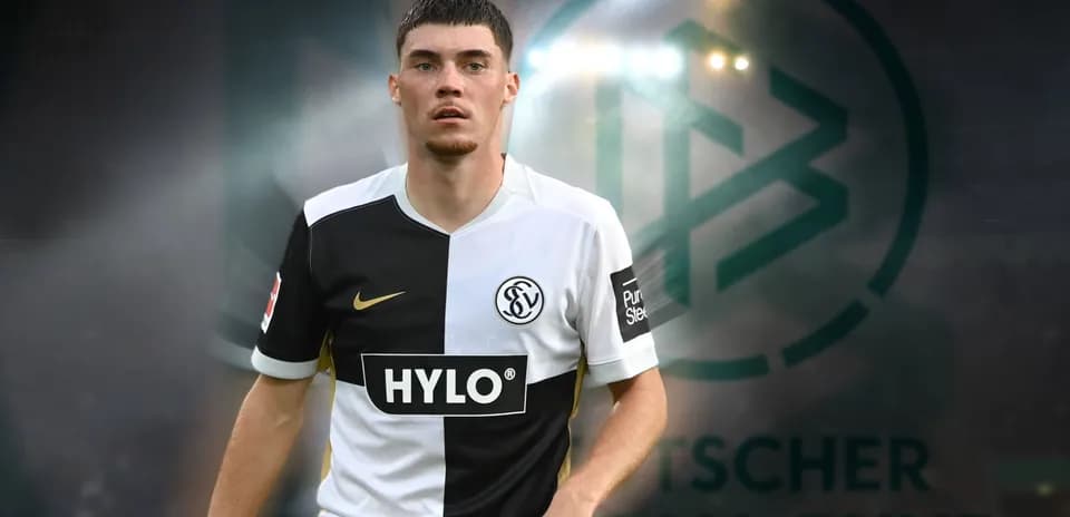 Jugador de fútbol en camiseta de equipo en campo