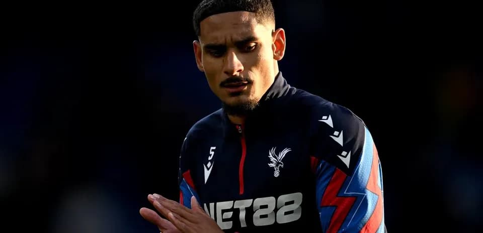 Jugador de Crystal Palace en el calentamiento previo