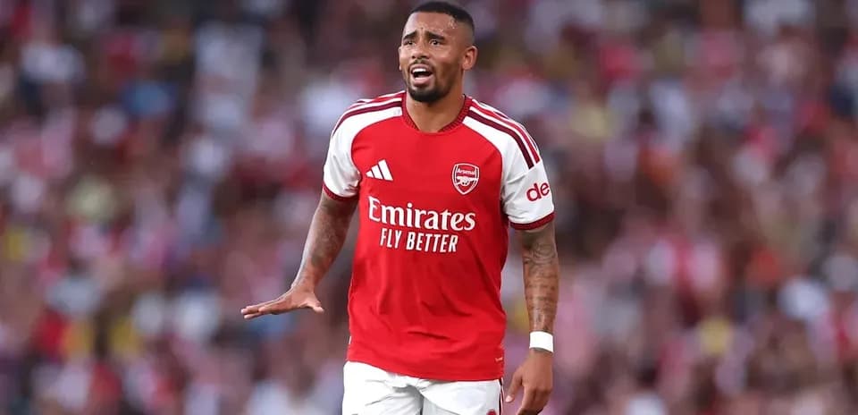 Jugador del Arsenal en acción durante el partido