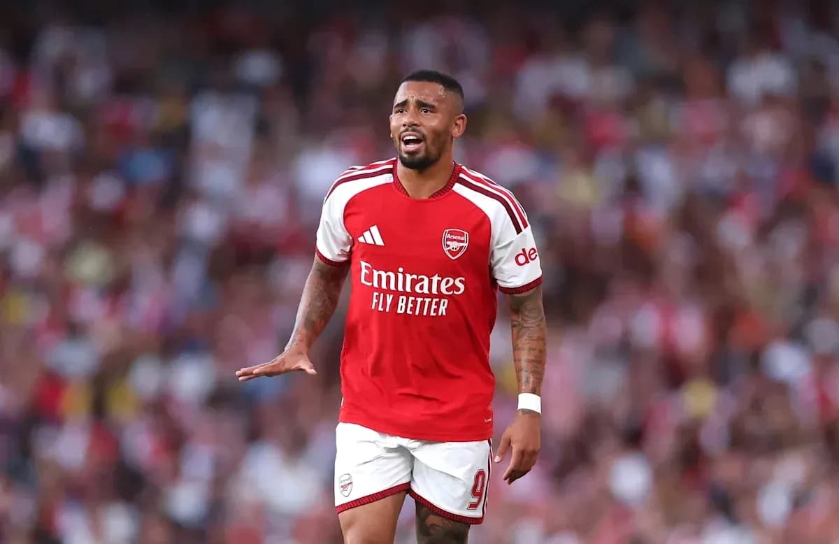 Jugador del Arsenal en acción durante el partido
