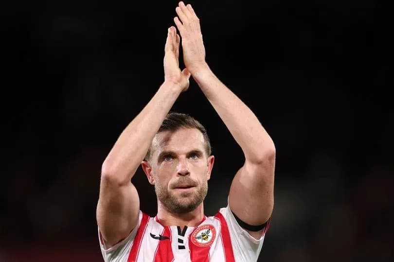 Jugador aplaudiendo a la afición tras el partido