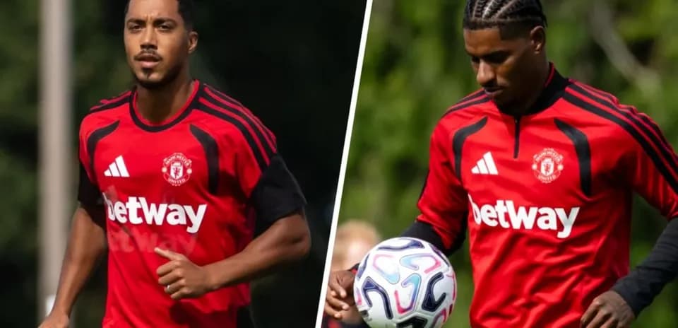 Dos jugadores de Manchester United en sesión de entrenamiento