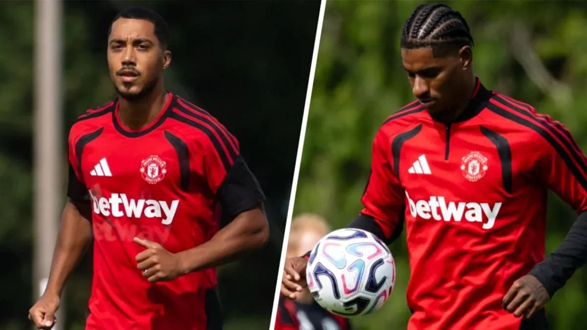 Dos jugadores de Manchester United en sesión de entrenamiento