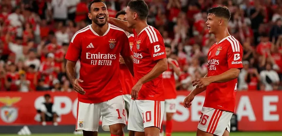 Jugadores del Benfica celebrando un gol