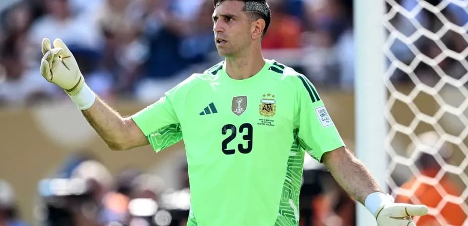 Portero argentino en acción durante un partido