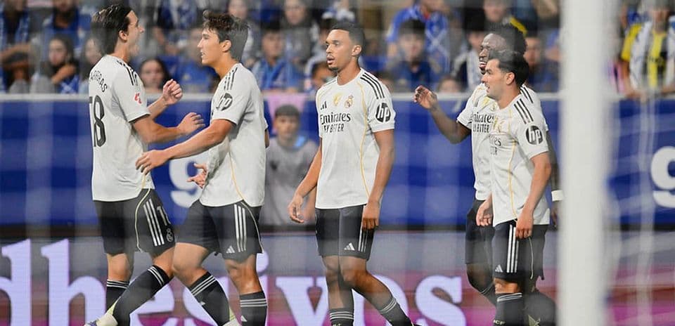 Jugadores del Real Madrid celebrando un gol