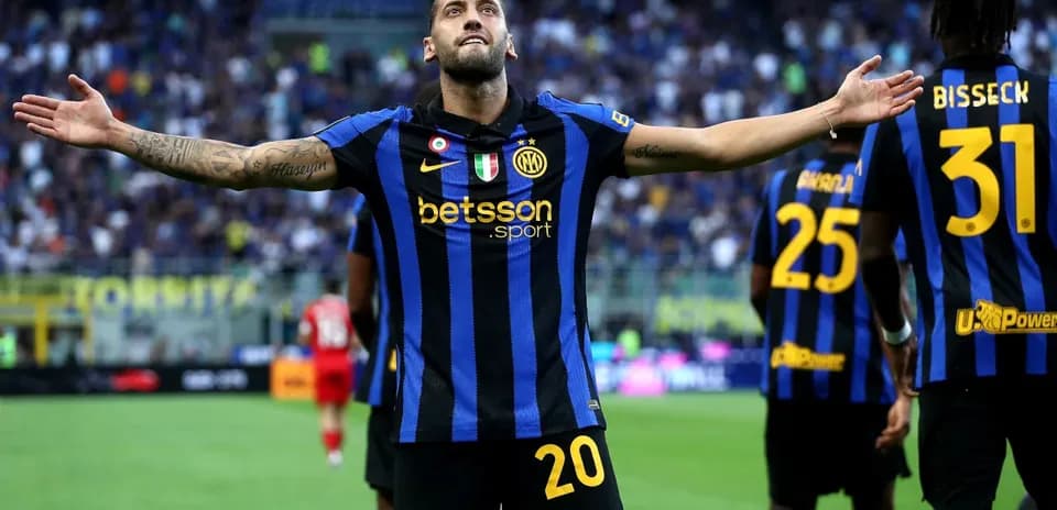 Jugador de Inter celebrando un gol con compañeros