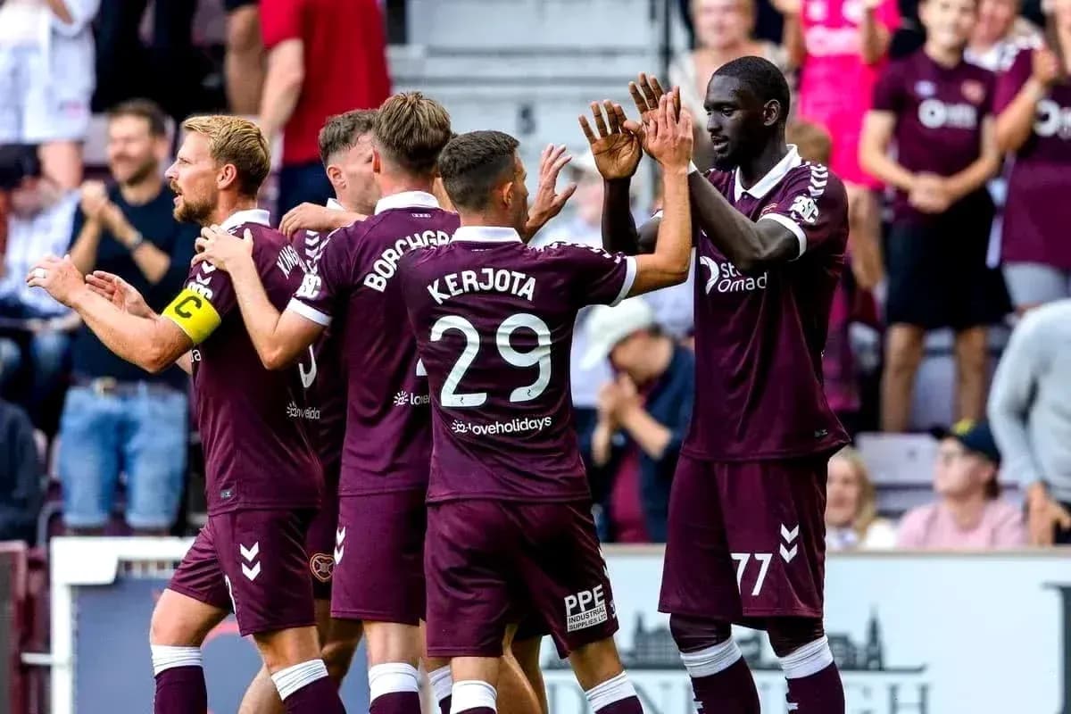 Jugadores del Heart Of Midlothian celebrando un gol