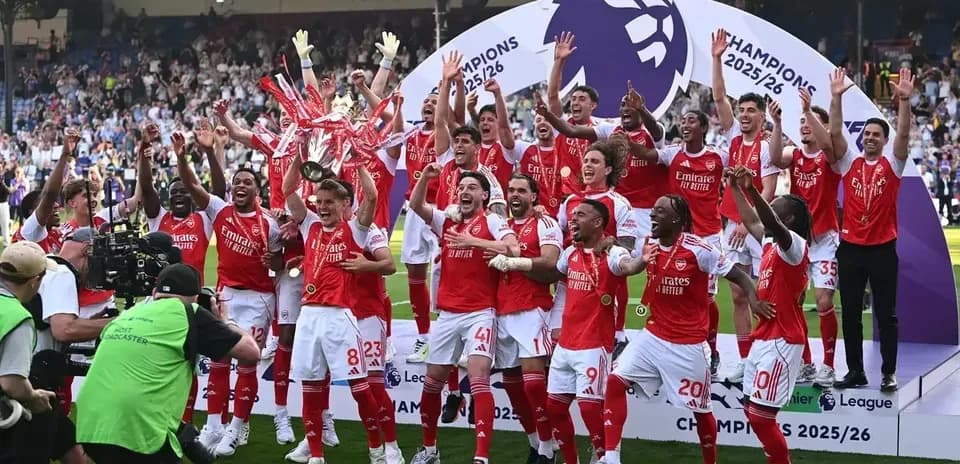 Jugadores de Arsenal celebrando el título de campeón