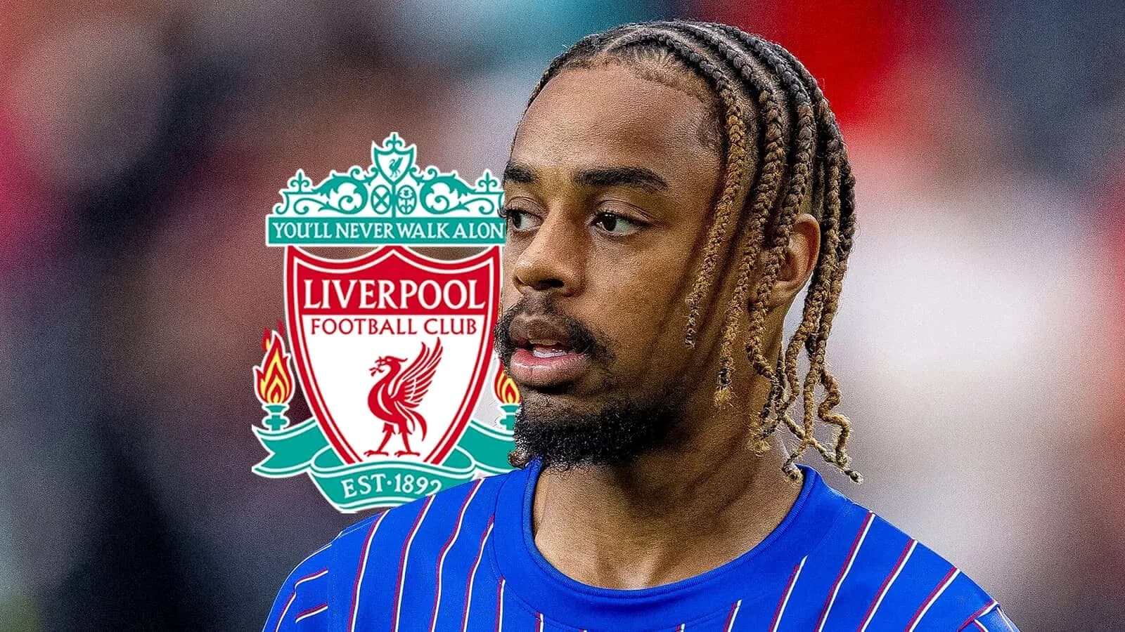 Jugador de Liverpool con camiseta azul en primer plano