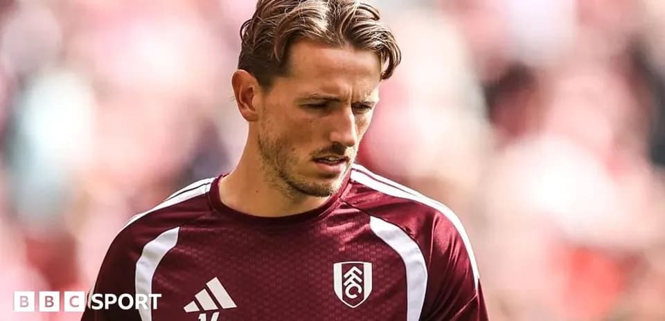 Jugador de Fulham en uniforme antes del partido