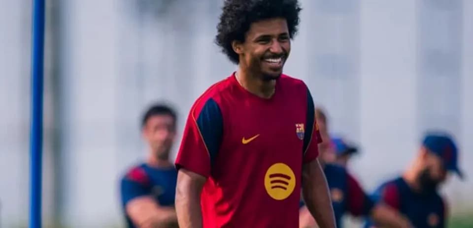 Jugador de fútbol entrenando con el equipo