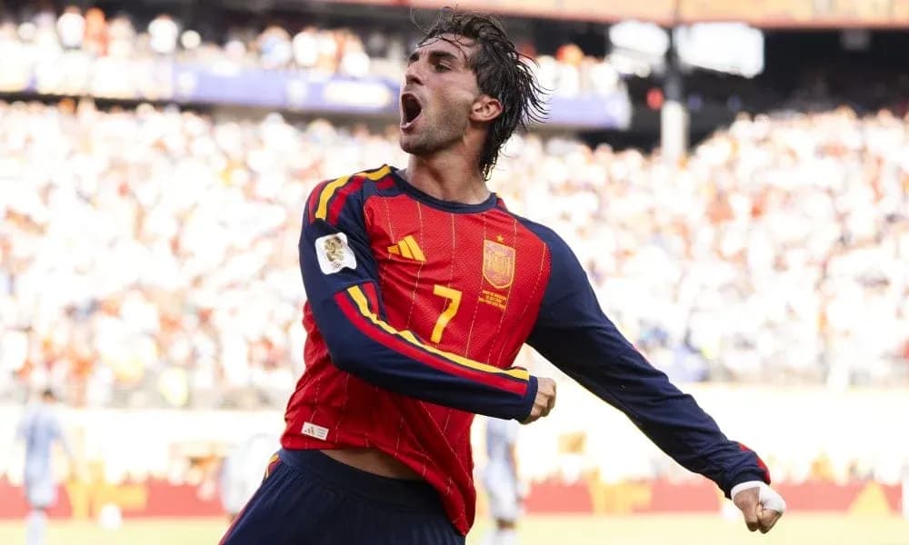 Jugador de España celebrando un gol en el partido