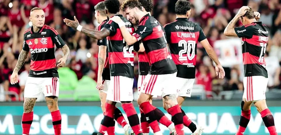 Jugadores de Flamengo celebrando un gol