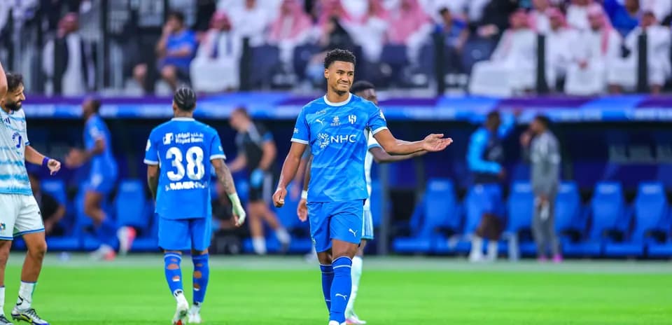 Jugador del equipo en acción durante un partido