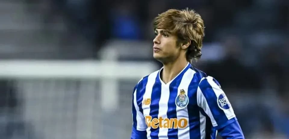 Jugador del FC Porto en el campo durante el partido