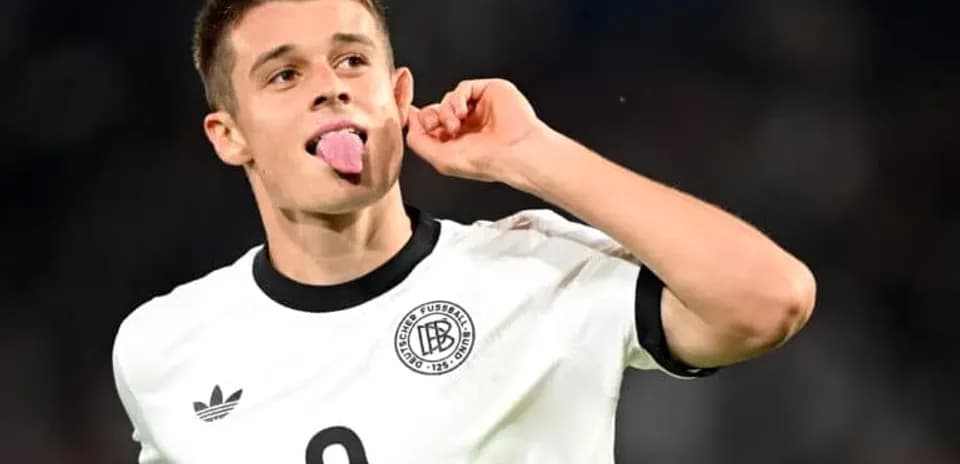 Jugador de Alemania celebrando con gesto divertido