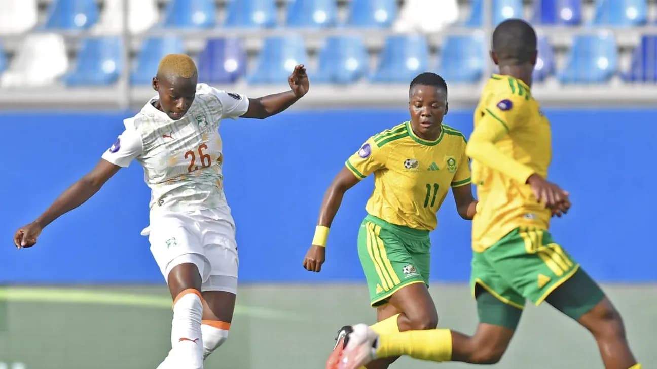 Jugadora de Costa de Marfil disparando durante el partido