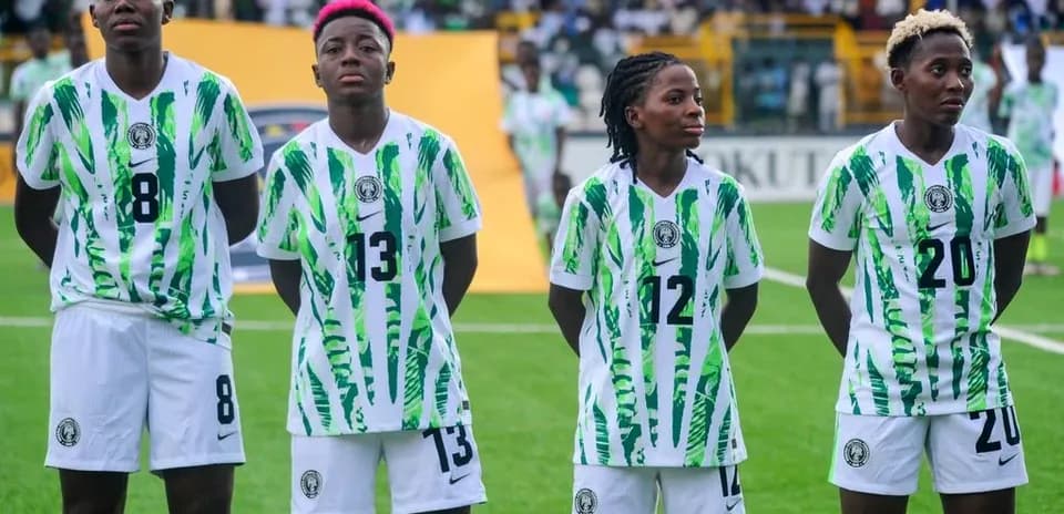 Jugadoras de Nigeria alineadas antes del partido