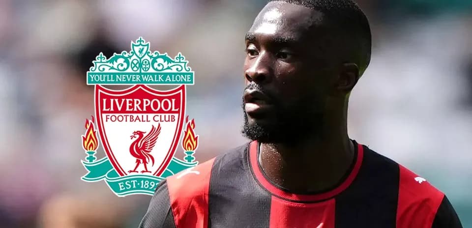 Jugador con camiseta de Liverpool en el campo