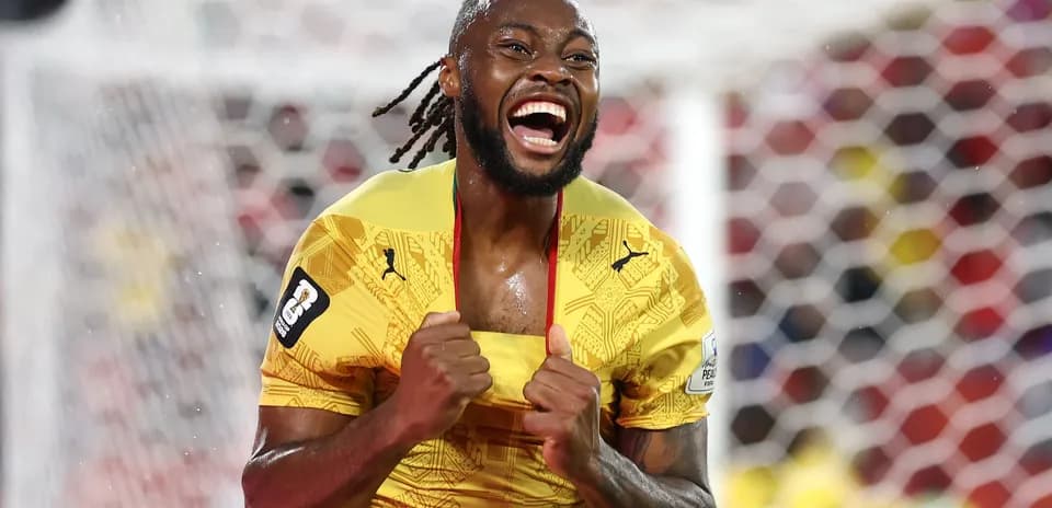 Jugador celebrando un gol en el partido