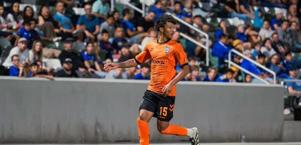 Jugador de Orange County SC en acción